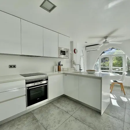 Apartmento En Rotas Con Piscina Apartment *