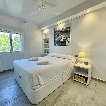 Apartmento En Rotas Con Piscina Apartman *