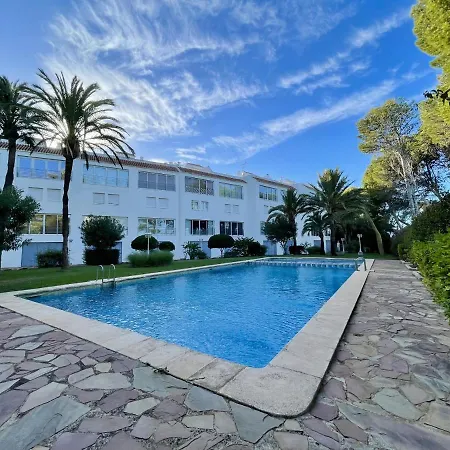 Apartmento En Rotas Con Piscina Apartman